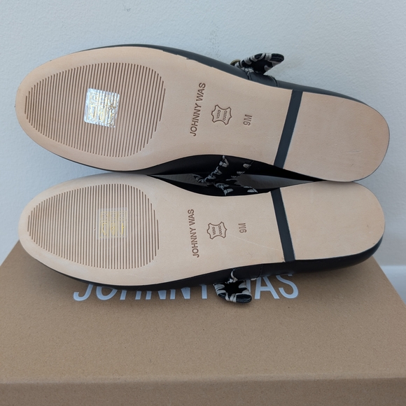 Johnny Was Black Flats with Cream Stitching - Picture 4 of 11